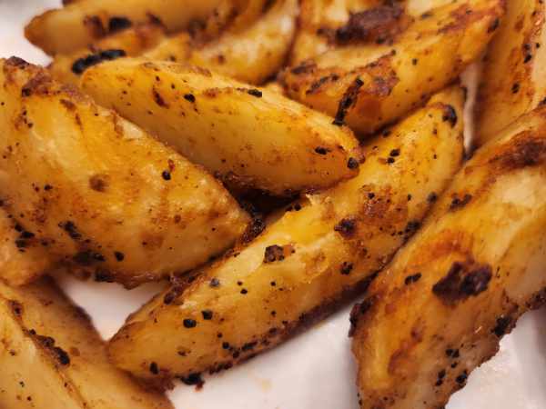 Simple. Easy. Airfried Potato Wedges